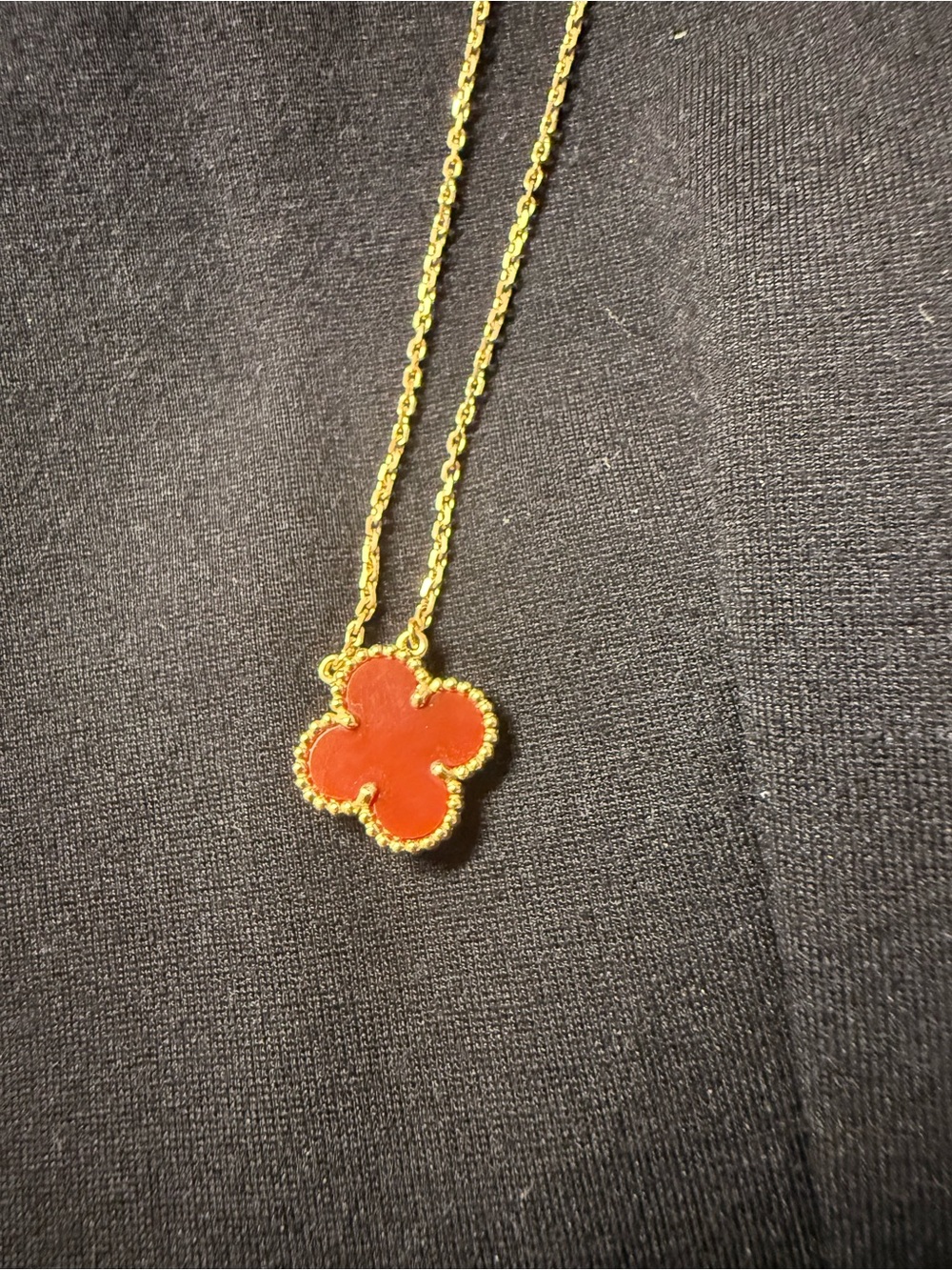 Van Cleef & Arpels18k Gold Necklace with carnelian  Clover Motif